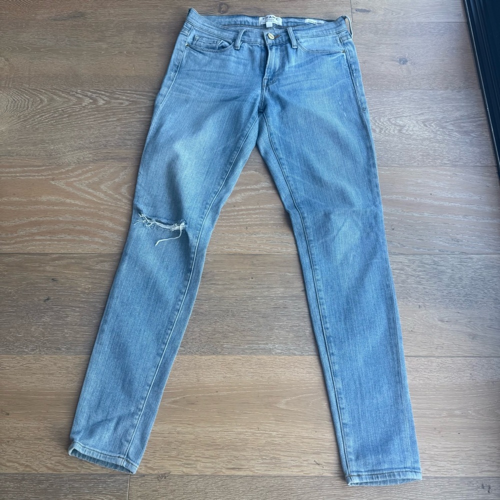 FRAME Le Skinny de Jeanne distressed jeans